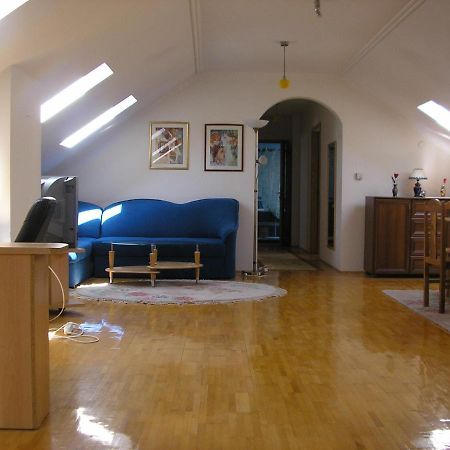 Suncano Potkrovje U Centru Apartment Skopje Ngoại thất bức ảnh