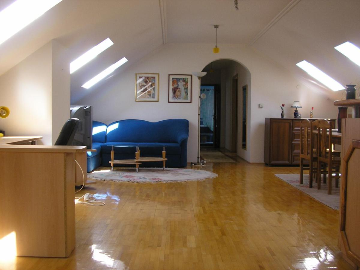 Suncano Potkrovje U Centru Apartment Skopje Ngoại thất bức ảnh
