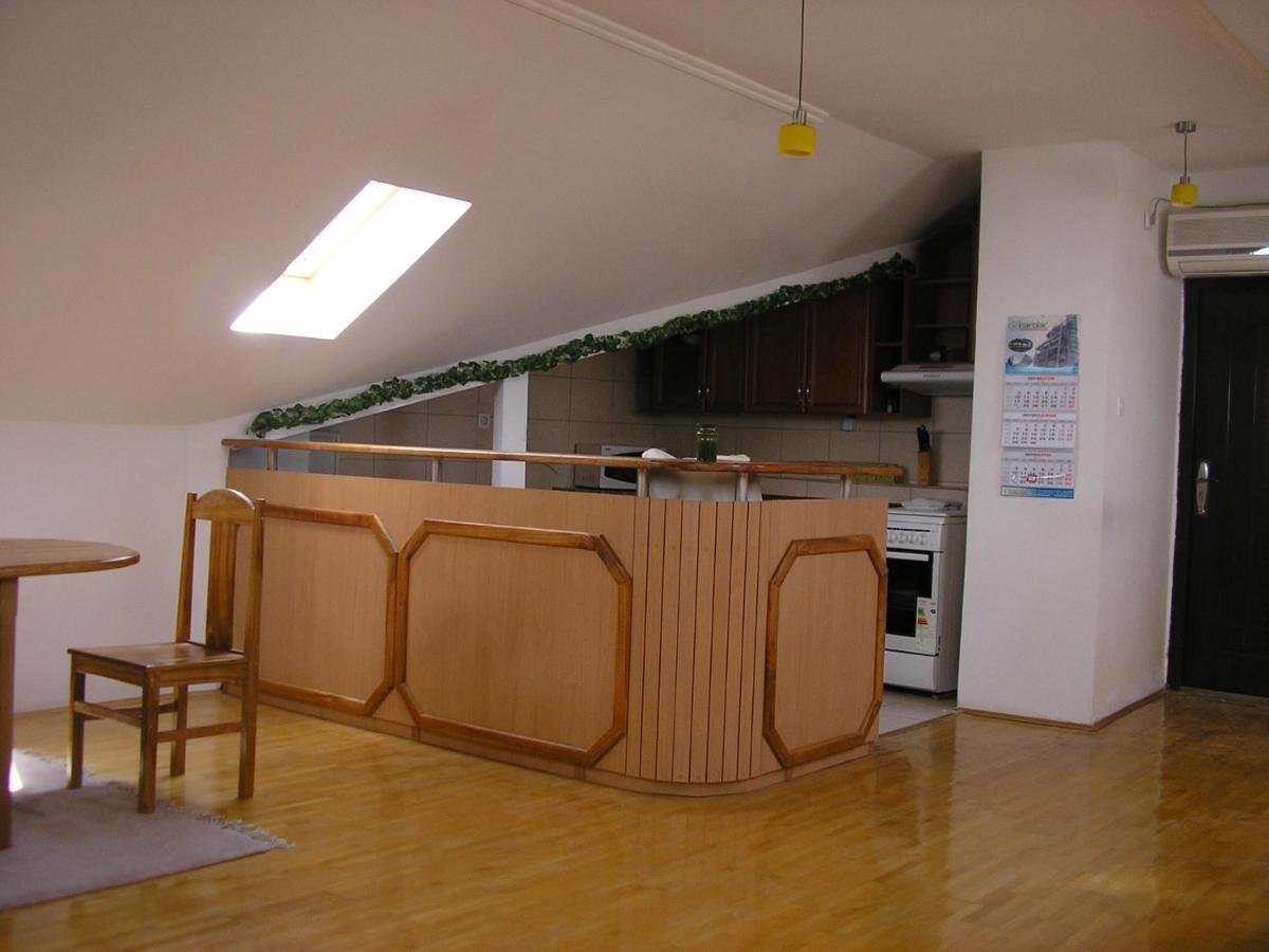 Suncano Potkrovje U Centru Apartment Skopje Ngoại thất bức ảnh